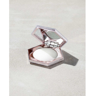 HOW MANY CARATS?! DIAMOND BOMB FENTY BEUATY BY RIHANNA